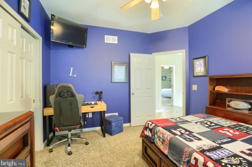 7207 Royal Oak Dr, Harrisburg PA 17112-8837 exterior