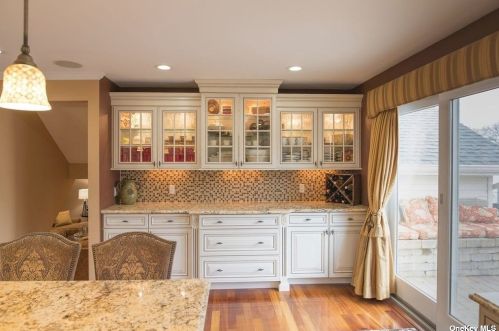 23 La Grange Pl, West Islip NY  11795-3816 exterior