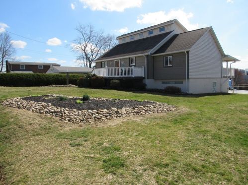 209 Beverly Dr, New Kensington, PA 15068-3207