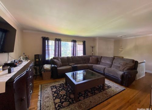 7 Elm Pl, Muttontown, NY 11545-1551