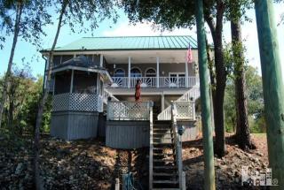 1025 Riverbend Dr, Burgaw, NC 28425-3673
