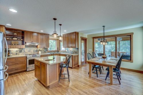 753 Regal Ridge Cir, Hudson, WI 54016