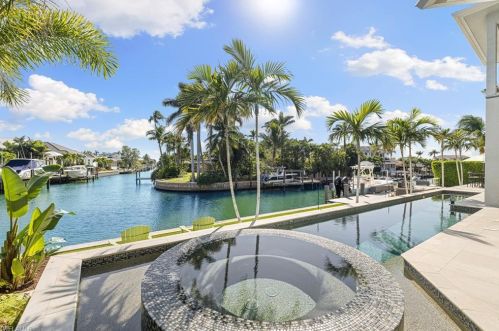 1266 Cobia Ct, Naples FL  34102-1549 exterior