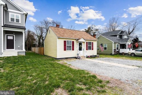 216 Bend Farm Rd, Fredericksburg, VA 22408-2304