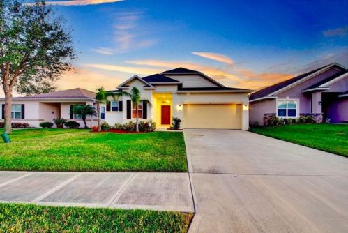 523 Hollow Glen Dr, Titusville, FL 32780-3278
