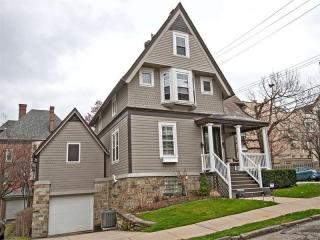 919 Maryland Ave, Pittsburgh, PA 15232-2709