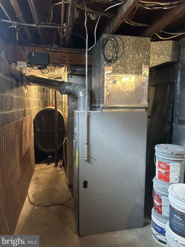 7 Hollywood Dr, Harrisburg PA  17109-5563 exterior