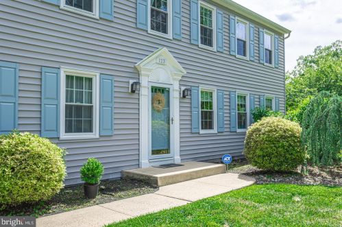 123 Walker Rd, Washington Crossing, PA 18977-1527