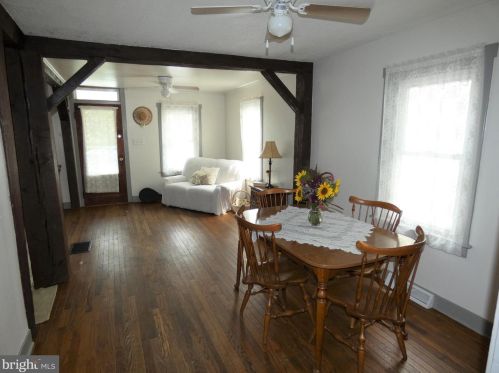 53 Main St, Swartzville, PA 17569-9606