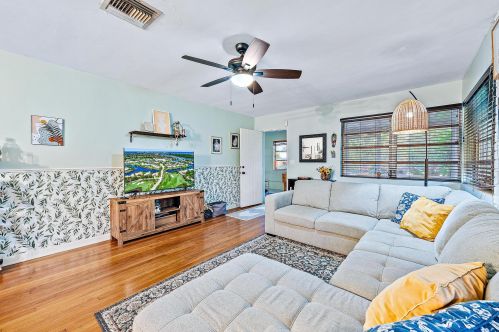 327 28th St, West Palm Beach FL  33404-4410 exterior