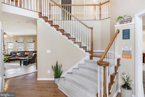 22 Fawn Hill Rd, Hanover, PA 17331-8223