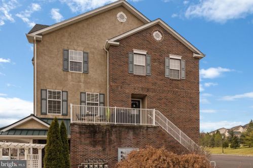 3881 Ashland Dr, Harleysville, PA 19438-2860