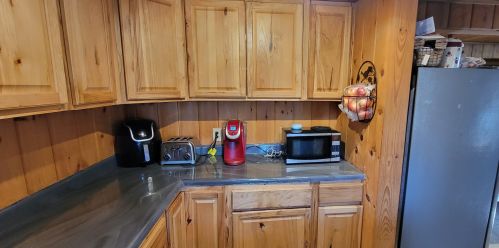 9 Hemlock St, Hillsboro NH  03244-5027 exterior