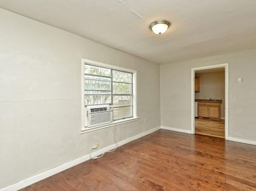 7309 Bennett Ave, Austin TX  78752-2703 exterior