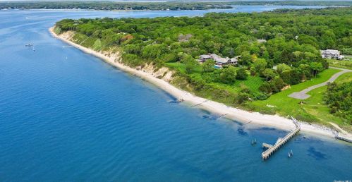 2 Fox Xing, Pine Neck, NY 11963-4317