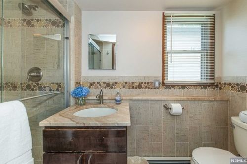 43 Elmhurst St, Elmwood Park NJ  07407-1320 exterior