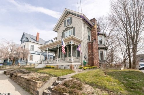 208 High St, Hackettstown, NJ 07840-1941