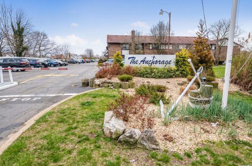 127 Mariners Way, Copiague, NY 11726-5111