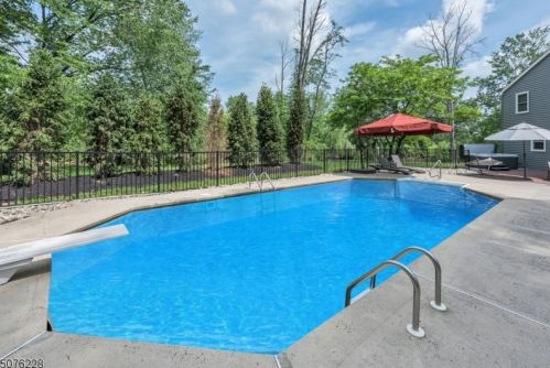 845 Vosseller Ave, Martinsville NJ  08836-2387 exterior