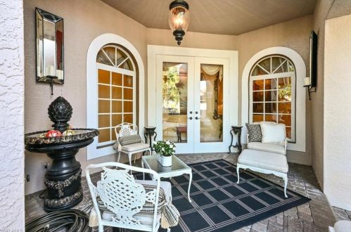 2630 Finchley Ln, Naples, FL 34105-5653