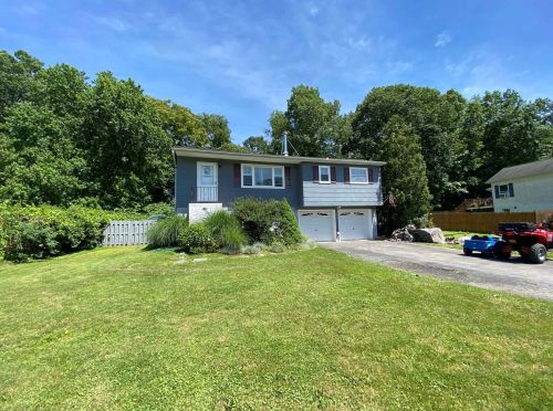 20 Pippin Ln, New Hamburg, NY 12590-3333