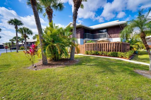 201 Camelot Gardens Blvd, Fort Pierce, FL 34952-6779