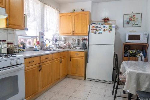 1847 Barnes Ave, Bronx NY  10462-3607 exterior