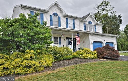 703 Antietam Dr, Douglassville, PA 19518-8757
