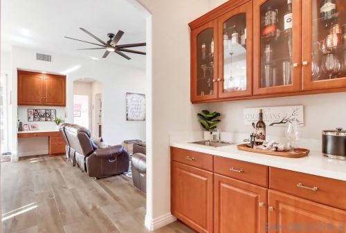 3160 Goldfinch St, San Diego CA 92103-2965 exterior