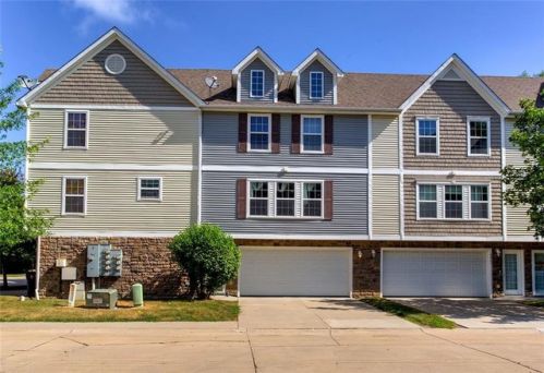 5569 Kenton Ln, Camp Dodge, IA 50131-6201