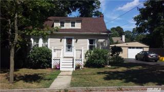 65 Bergen St, Hauppauge, NY 11749-1713