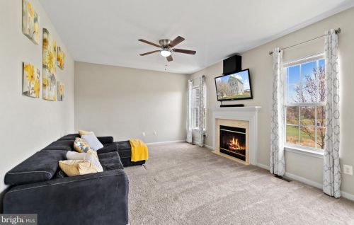 317 Baish Dr, Leesburg VA 20175-6149 exterior