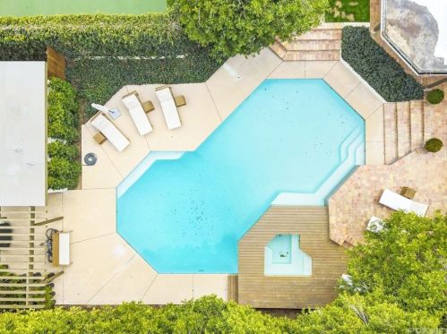 5242 Amestoy Ave, Van Nuys CA 91406-2112 exterior