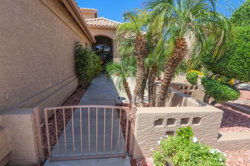 10210 Coopers Hawk Dr, Chandler, AZ 85248-7604