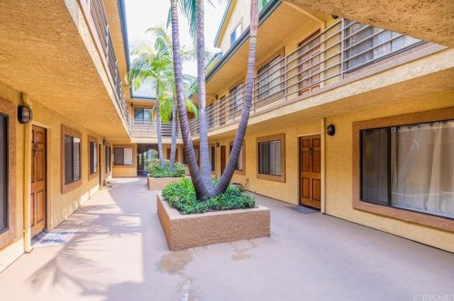 5325 Denny Ave, North Hollywood CA  91602-3218 exterior