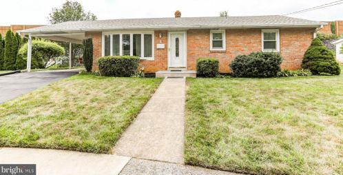 7 Oakwood Cir, Camp Hill, PA 17011-4135