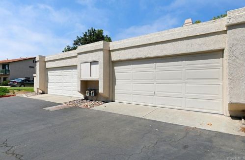 6868 Maple Leaf Dr, Carlsbad CA  92011-3947 exterior