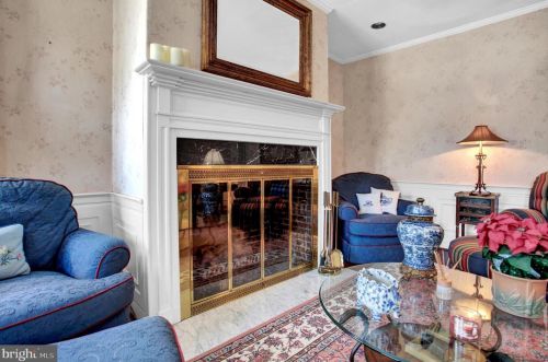 6411 Devonshire Hts Rd, Harrisburg PA 17111-4818 exterior