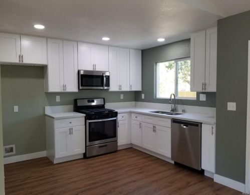 556 Boyd St, Santa Rosa, CA 95407-7086