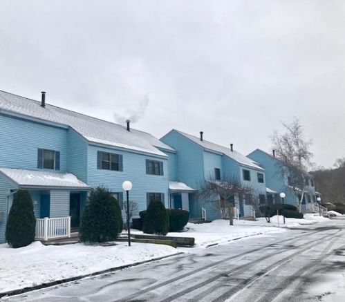 8 Rolling Hls, Lenox, MA 01240-2169