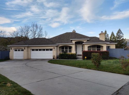 2366 Sunflower Cir, Gilroy, CA 95020-7957