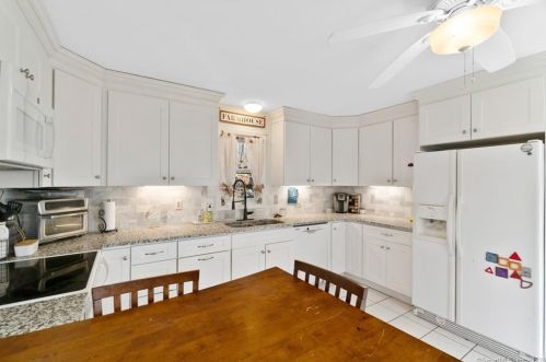 261 Whistle Town Rd, East Lyme CT  06333-1031 exterior