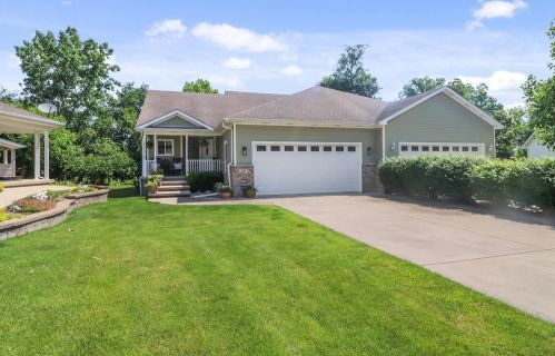 351 Taylor Ln, Valpo, IN 46383-6100