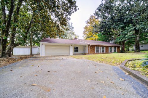 138 Darrell Ct, Freeport, FL 32439-6668