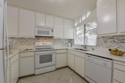 772 Stonegate Dr, South San Francisco CA  94080-1561 exterior