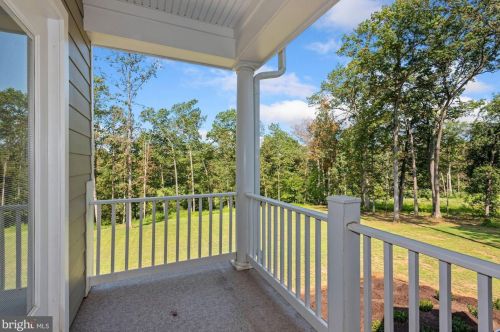 1044 Manning St, Great Falls VA  22066-1922 exterior