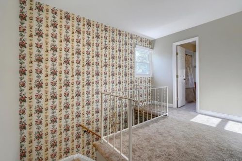 11 Hillside Ter, Monroe NY  10950-2515 exterior