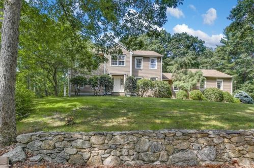 243 Hattertown Rd, Upper Stepney, CT 06468-1030