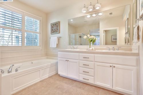 330 Langton Ct, San Ramon CA  94582-4692 exterior