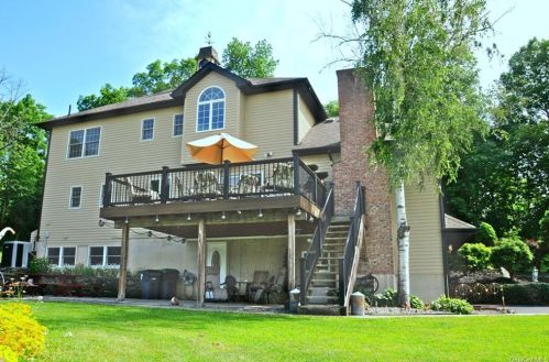 9 Scenic Pond Dr, Warwick NY  10990-2651 exterior